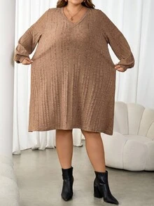SHEIN CURVE+ 大码女装秋冬棕色拉绒针织V领长袖短款女装连衣裙 - 駝色 - 查看 9