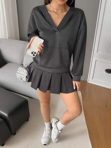 Modelyn 女士 V 领宽松连帽衫和高腰百褶裙两件套，优雅时尚 - 灰色 - 查看 1