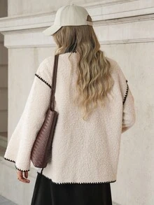SHEIN Clasi 女款優雅秋冬百搭寬鬆羊羔毛撞色刺繡飾邊經典夾克 - 杏色 - 查看 2