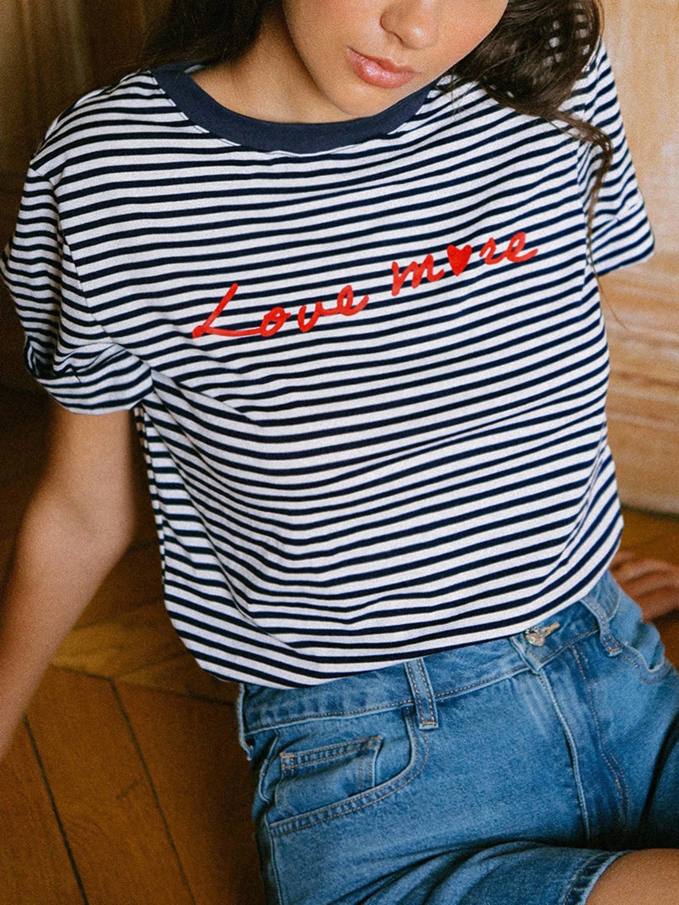 Damen Kurzarm Gestreiftes T-Shirt mit Liebes-Slogan Grafik