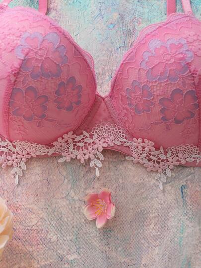 粉色蕾丝拼布花卉图案钢圈文胸，高支撑，浪漫田园风，甜美可爱，适合女性度假和日常穿着