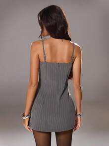 SHEIN Unity 2 piezas Conjunto de blazer y vestido de rayas vintage con hombros acolchados y ajuste relajado para mujer, adecuado para ir a la oficina, fiestas y reuniones, color gris - Gris Oscuro - Ver 2