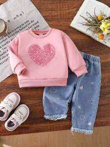 SHEIN بلوزة بياقة طاقم مطبوع عليها قلب وبنطال جينز كاجوال للأطفال البنات، خريفي