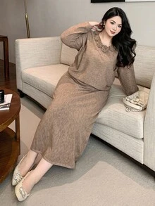 Dazy Plus 2 件套优雅大码女式花卉 V 领宽松针织毛衣和裙子套装秋冬 - 卡其色 - 查看 4