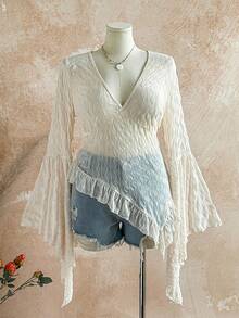 Soleia 大码女式纹理网眼 V 领喇叭袖荷叶边下摆衬衫 - 米色 - 查看 7