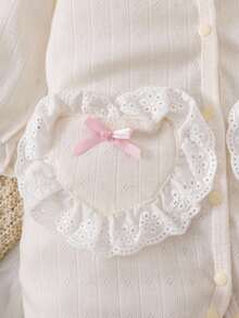 SHEIN 1 Stück Baby Mädchen 2025 Neue gestrickte Latzhose, Aprikosen Jacquard Stoff, Rüschenkragen, Herztasche, Schleifen Dekor, Vorderverschluss, praktisch zum Anziehen, geeignet für Baby Shower, Hausmode, Krabbeln, mit niedlichem Hut für Herbst und Winter - Aprikosenfarben - Übersicht 5
