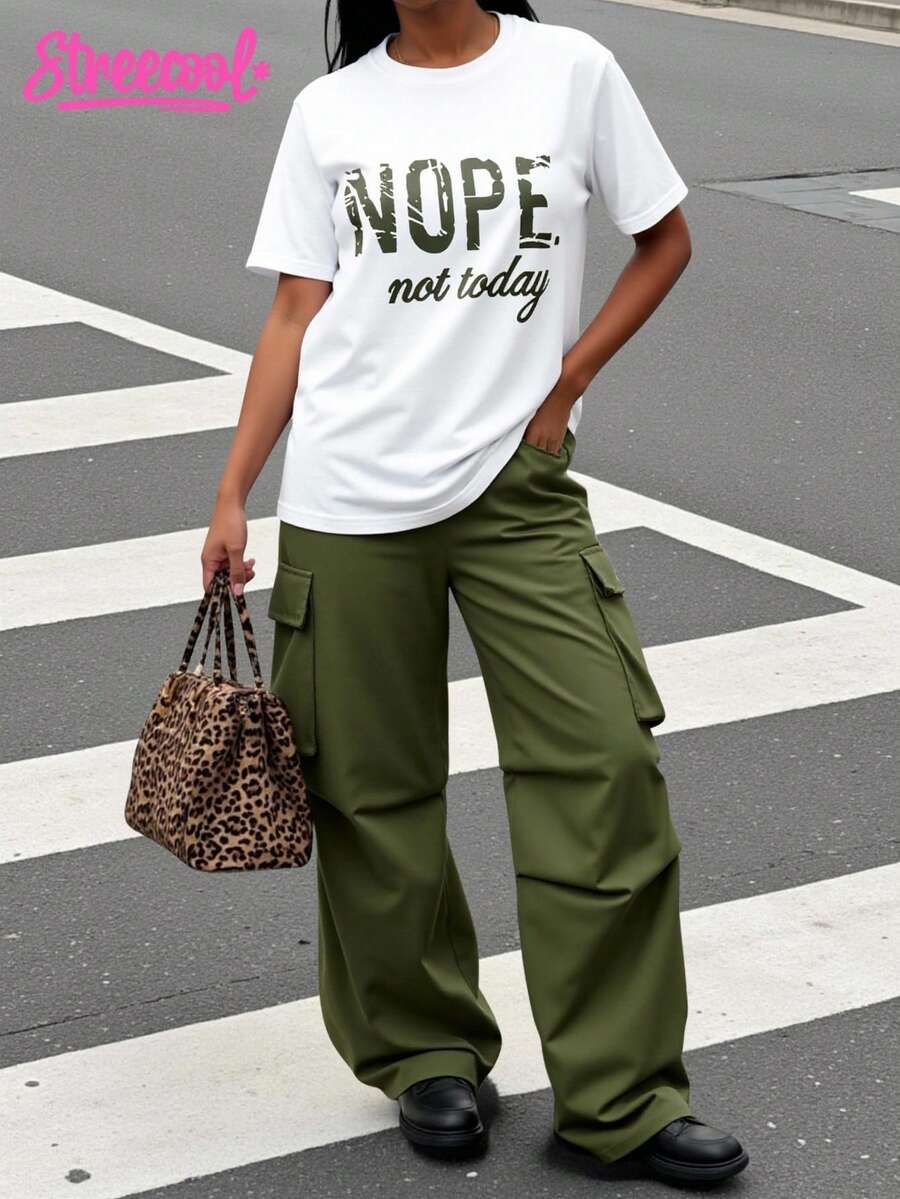 SHEIN Explorewe 2 件套少女字母印花圆领 T 恤 + 工装裤，休闲街头风格 - 軍綠色 - 查看 1