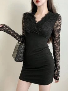 DAZY 女式纯色V领蕾丝拼布修身性感连衣裙 - 黑色 - 查看 2