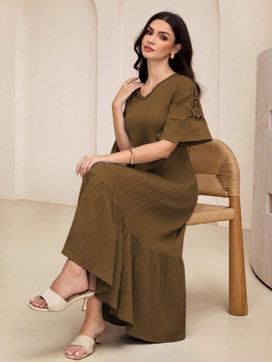 Lacomfia 2025年夏季新款女士V领褶皱A字连衣裙 - 咖啡棕 - 查看 1