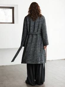 Ontre 2025羊毛混纺面料，现代都市风格，人字纹面料，宽松版型，女士大衣，优雅精致，休闲商务办公装，低调奢华气质，高品质机场时尚单品，百搭叠穿，适合派对、圣诞节、感恩节等场合。 - 黑與白 - 查看 3