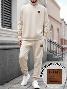 Manfinity Homme 2 件男士休闲成熟字母贴片简约圆领运动衫和运动裤套装，卡其色，秋季服装 - 卡其色 - 查看 1