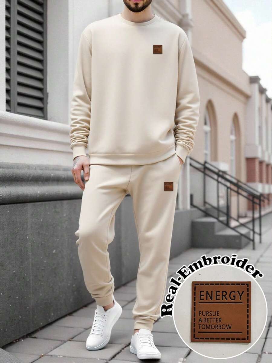 Manfinity Homme 2 件男士休闲成熟字母贴片简约圆领运动衫和运动裤套装，卡其色，秋季服装 - 卡其色 - 查看 1