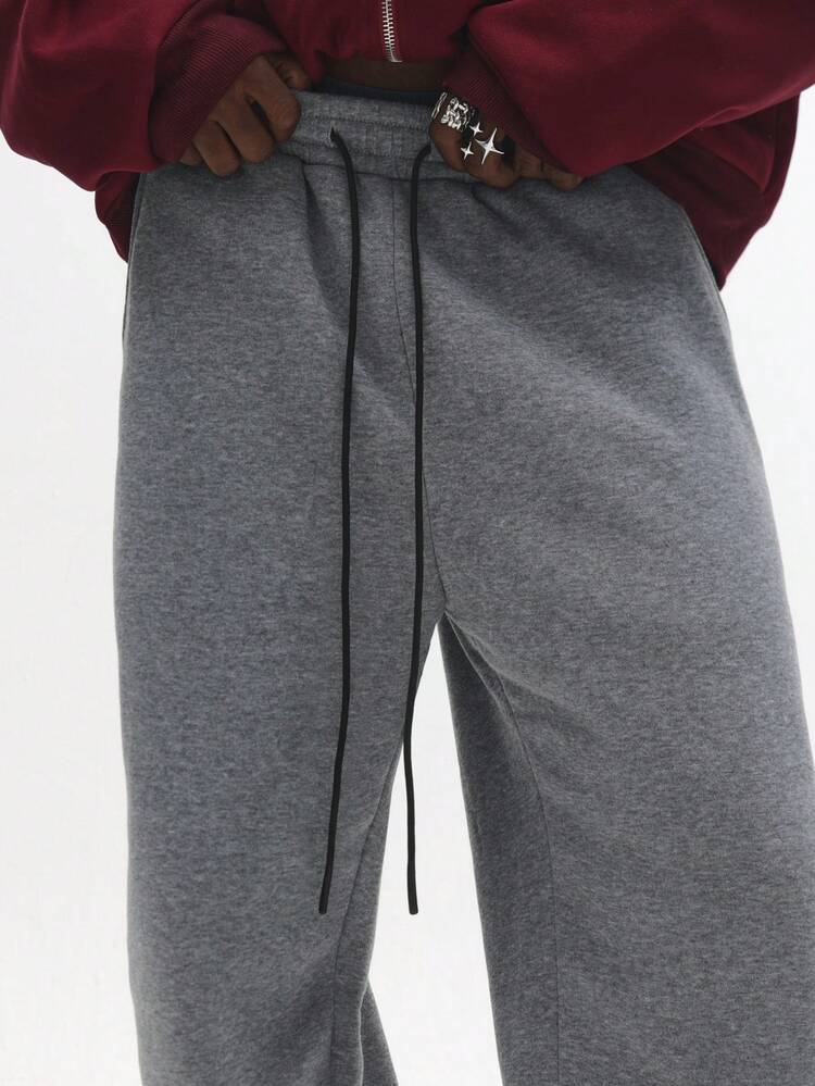 Calça de moletom estilo skater com detalhe de logotipo