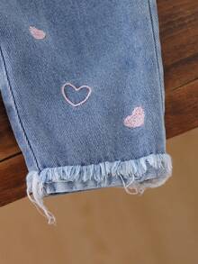 SHEIN بلوزة بياقة طاقم مطبوع عليها قلب وبنطال جينز كاجوال للأطفال البنات، خريفي