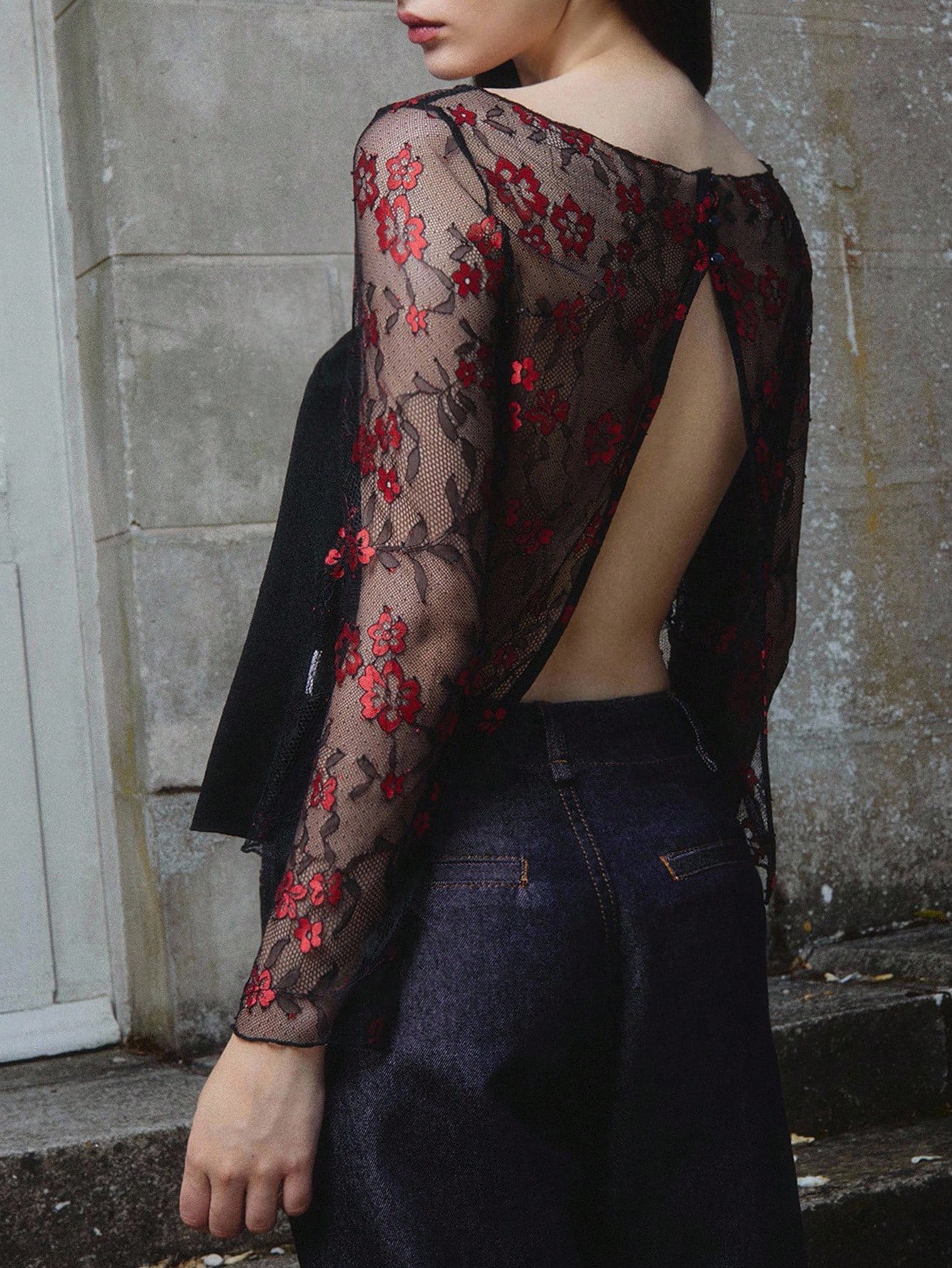 黒色 長袖トップ フローラル刺繍メッシュ ハートネック オープンバック レディース 秋冬 服 ティーチャー オフィス アウトフィット