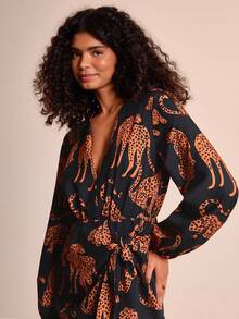 CAJUNI 女士休闲豹纹不对称 V 领短款连衣裙，长袖，适合度假、音乐节、万圣节 - 秋季 - 彩色 - 查看 1