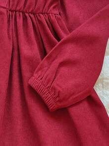 SHEIN Mädchen süßes rotes Blume Muster Kleid mit Peter-Pan-Kragen und Langarm, frischer Landhausstil mit Tailleneinsatz, süß und lebhaft, geeignet für den täglichen Gebrauch, Geburtstagsparty, Treffen mit Freunden, Schulveranstaltungen - Rot - Übersicht 4