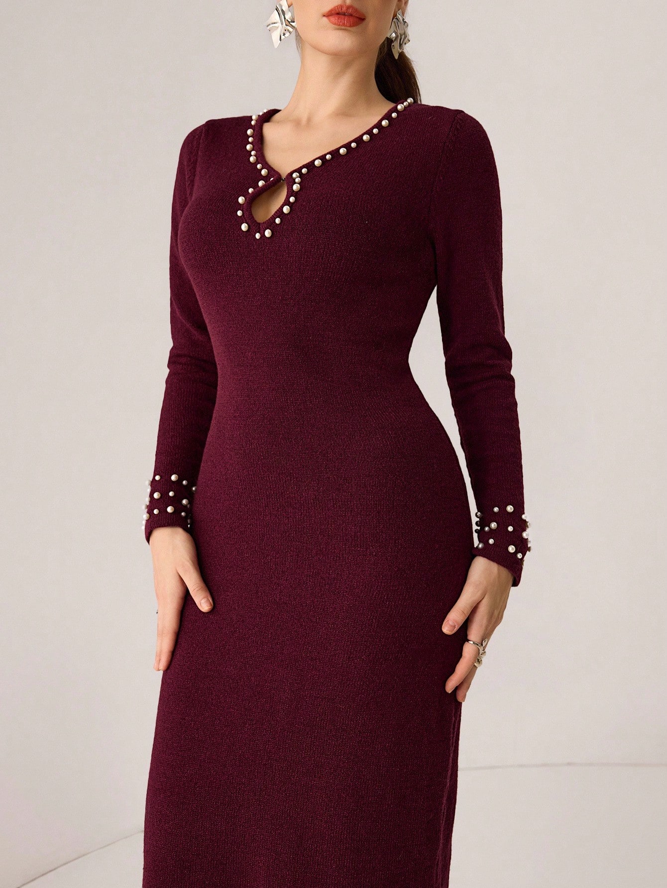 Modelyn فستان محبوك أنيق بأكمام طويلة مع زخرفة من...