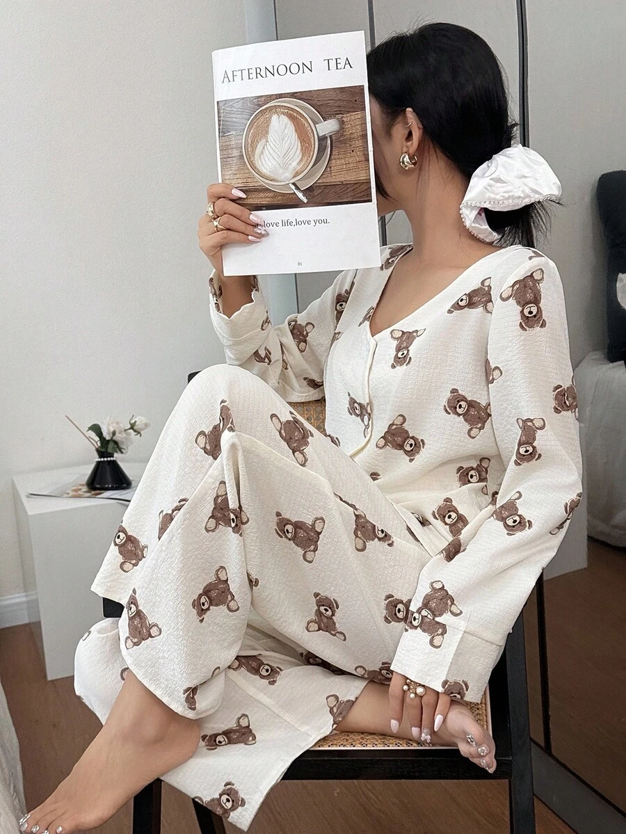 SHEIN 泡泡雪纺小熊印花V领上衣长裤睡衣套装，泰迪熊睡衣套装，咖啡色睡衣，秋冬两件套睡衣套装 - 杏色 - 查看 1