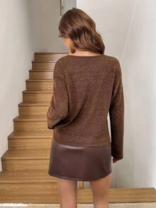 SHEIN LUNE Conjunto de 2 piezas de top de manga larga de cuello redondo de unicolor y falda plisada asimétrica de cuero PU para mujer, de moda para otoño, ropa de otoño para mujer, ropa de invierno para mujer, disfraz de Halloween, atuendo de Año Nuevo, conjunto casual para mujer, conjunto de 2 piezas con hebilla de metal rosa, ropa elegante - Marrón - Ver 3