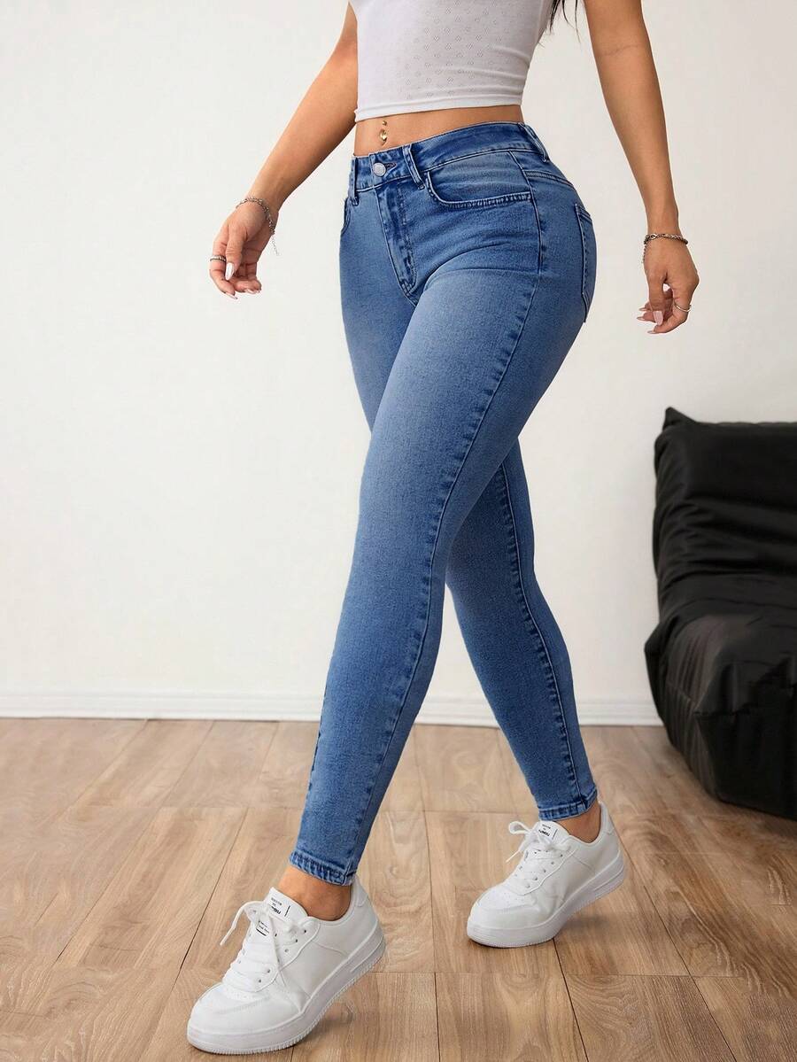 SHEIN PETITE 女式基本款口袋修身休闲百搭牛仔裤 返校秋季女装 商务休闲女式牛仔裤 - 中等水洗藍 - 查看 1