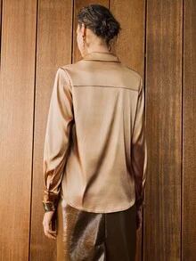 Arave Áo sơ mi nữ chất liệu satin xếp ly cài cúc, áo mặc hàng ngày, áo dự tiệc mùa thu, áo kiểu thanh lịch mùa thu để đi chơi. - Màu Khaki - Xem 3