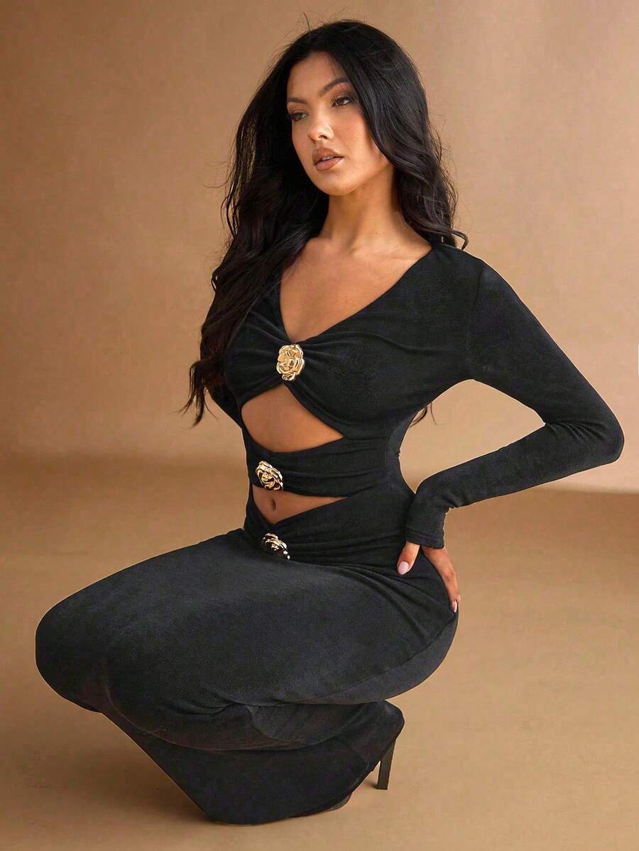 Silquee Robe longue sexy pour femmes avec encolure en V noire, décoration de rose en métal ajouré, boutons élastiques. Convient pour les rendez-vous, les fêtes, les mariages, la Saint-Valentin - Noir - Voir 1