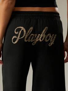 Missguided x Playboy Pantaloni joggers luxoși din catifea, cu logo, talie înaltă, imprimeu cu sclipici și logo, stil casual de iarnă - Gri deschis - Vizualizare 4