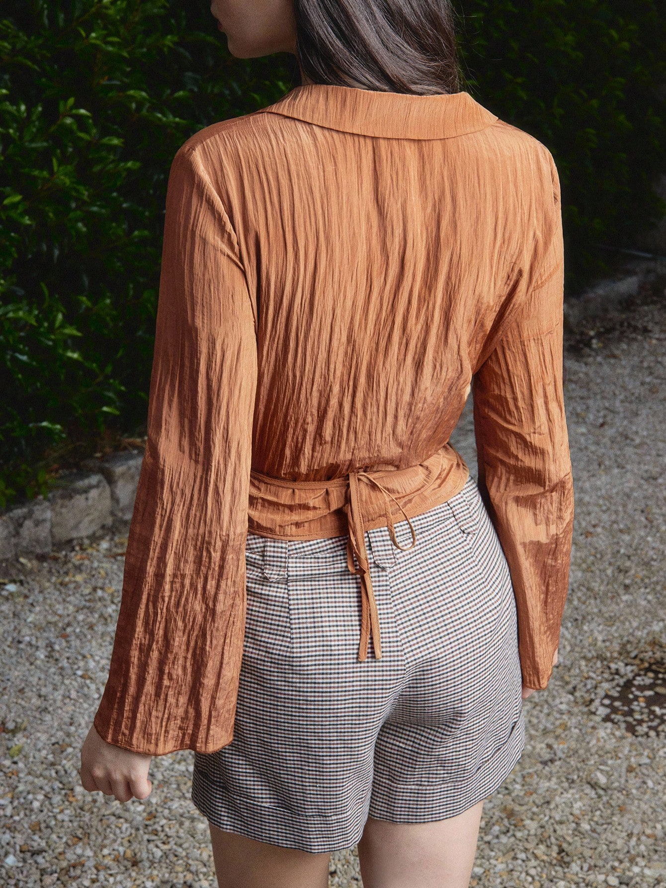 テクスチャードサテン フレアスリーブ クロップラップトップ リボン ディテール ティーチャー オフィスアウトフィット レディース 新学期