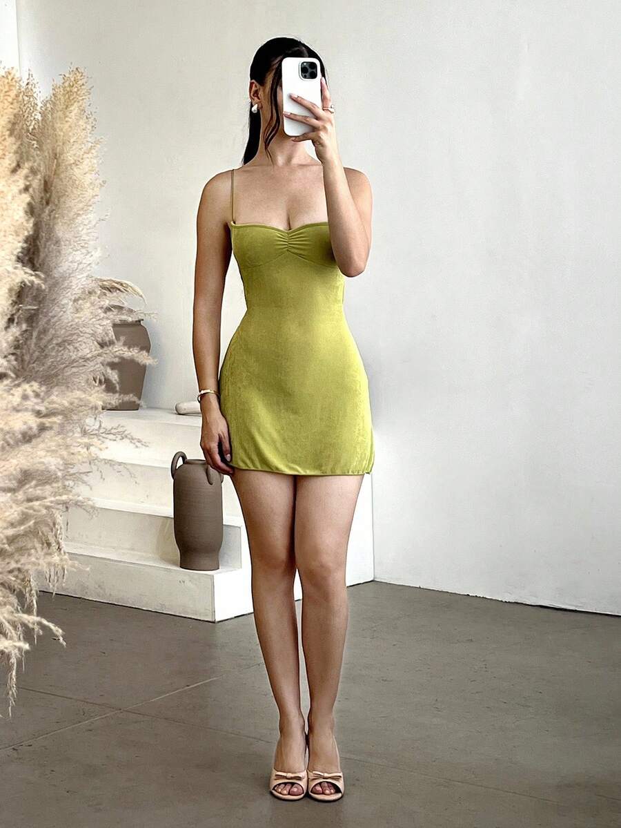 Andrea Bello Đầm ngắn hở lưng dây chéo ngực nhún bèo - màu xanh lá - Xem 1