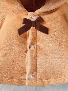 SHEIN 女婴毛绒连帽斗篷，可爱舒适，2024 秋冬新品 - 卡其色 - 查看 4