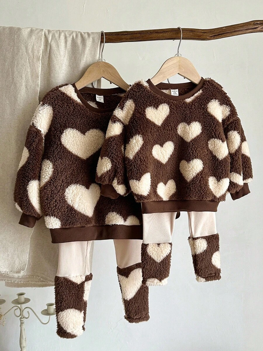 LMoss Kids LMoss 女婴爱心图案抓绒卫衣和打底裤两件套,女婴针织蓬松卫衣和打底裤套装,泰迪熊宝宝套装,幼儿两件套冬季服装,棕色爱心幼儿套装,幼儿泰迪熊卫衣,秋冬季婴儿套装,女童冬季套装,套头衫,舒适秋冬款式,温暖秋冬款式,冬季服装,冬季套装,打底裤,长袖上衣,棕色套装 - 彩色 - 查看 1