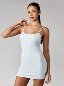 Missguided x Playboy Vestido camisero de longitud mini con tirantes finos, ajustado al Body, con ribete de contraste y logo de conejo para fiestas de verano y primavera, eventos y carreras de autos - Azul y blanco - Ver 4