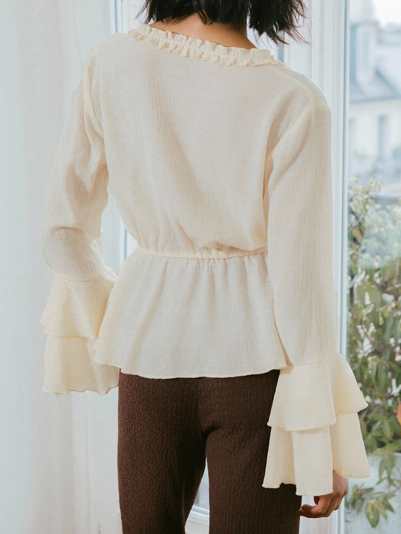 Boho Urlaubs Chiffon Bluse mit tiefem Ausschnitt, Rüschenärmeln und Bindung in der Taille, Herbstbluse, Frauenkleidung