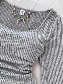 少女针织毛绒罗纹圆领喇叭袖褶皱休闲T恤，浅灰色长袖上衣