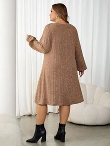 SHEIN CURVE+ 大码女装秋冬棕色拉绒针织V领长袖短款女装连衣裙 - 駝色 - 查看 2