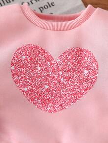 SHEIN بلوزة بياقة طاقم مطبوع عليها قلب وبنطال جينز كاجوال للأطفال البنات، خريفي