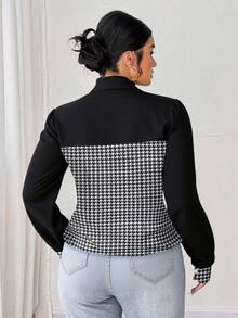 Calvaya Camisa casual, cómoda y versátil de talla grande para mujer con diseño hueco de patrón pata de gallo en patchwork