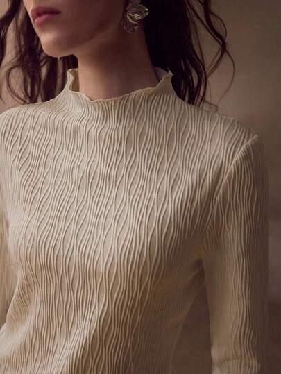 MOTF PREMIUM CAMISETA AJUSTADA DE CUELLO ALTO TEXTURIZADA COMO CAPA BASE PARA MUJER