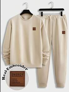 Manfinity Homme 2 件男士休闲成熟字母贴片简约圆领运动衫和运动裤套装，卡其色，秋季服装 - 卡其色 - 查看 3