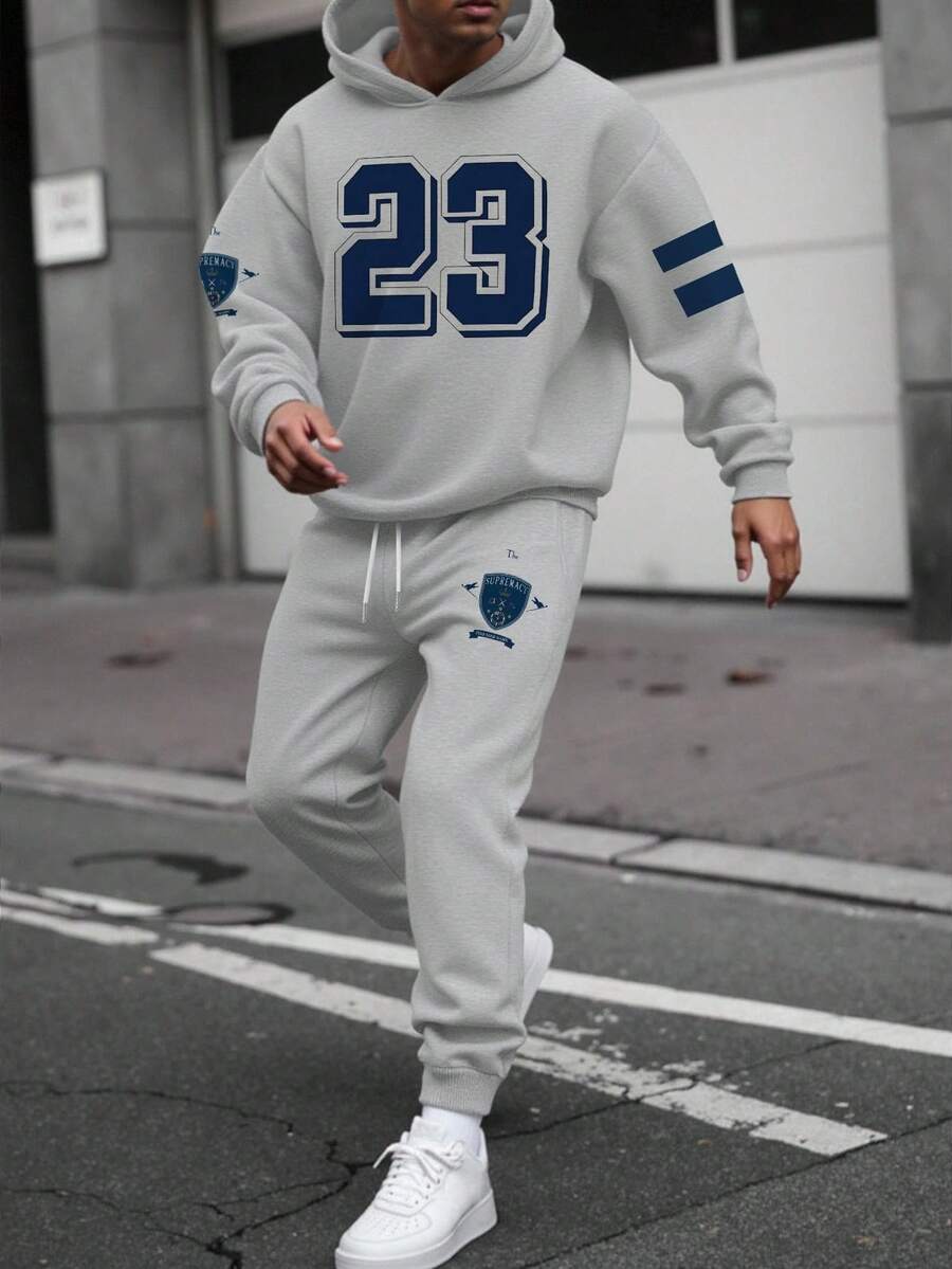 Manfinity Homme 男士两件套保暖休闲卫衣和运动裤套装，印有数字23和盾牌图案，适合冬季、秋季穿着，是送给男士、男友的理想礼物，也是秋季男士穿搭、舒适秋冬装扮的完美选择。 - 灰色 - 查看 1