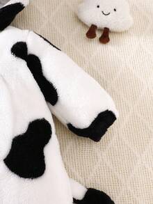 SHEIN Newborn Cow Shaped Outfit, Cute 3D Embroidered Hat, Plush Long Sleeve Jumpsuit With Long Pants, Baby Clothing Set - Black and White - View 7
