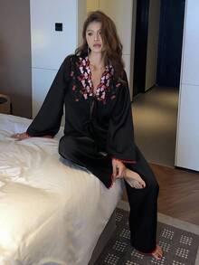 DAZY Heart Embroidery Satin Patchwork Women Pajama Set, Fall Winter Clothes - Black - View 5