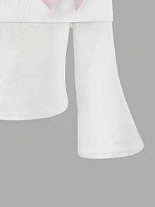 SHEIN 甜美时尚的新款女婴连衣裙，长袖优雅吊带肩部设计，蝴蝶结立体装饰，白色柔软舒适的罗纹面料，适合春、秋、夏日常穿着。