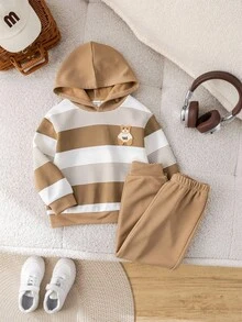 SHEIN 2 件套年轻男童休闲宽松舒适可爱毛绒熊图案条纹连帽衫和裤子套装 - 彩色 - 查看 2