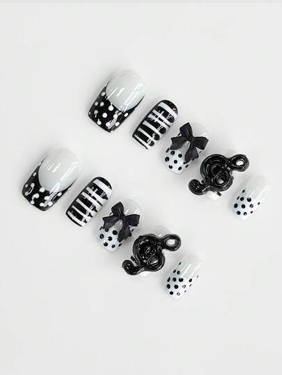 Anime 10 pièces de faux ongles de haute qualité peints à la main avec des éléments punk et : araignée, nœud, toile d'araignée, croix, étoile + 3 pièces de faux ongles en forme de cercueil moyen avec strass bicolores amovibles et réutilisables dans le style Y2K, convenant pour les vacances, les fêtes, la danse et le port quotidien