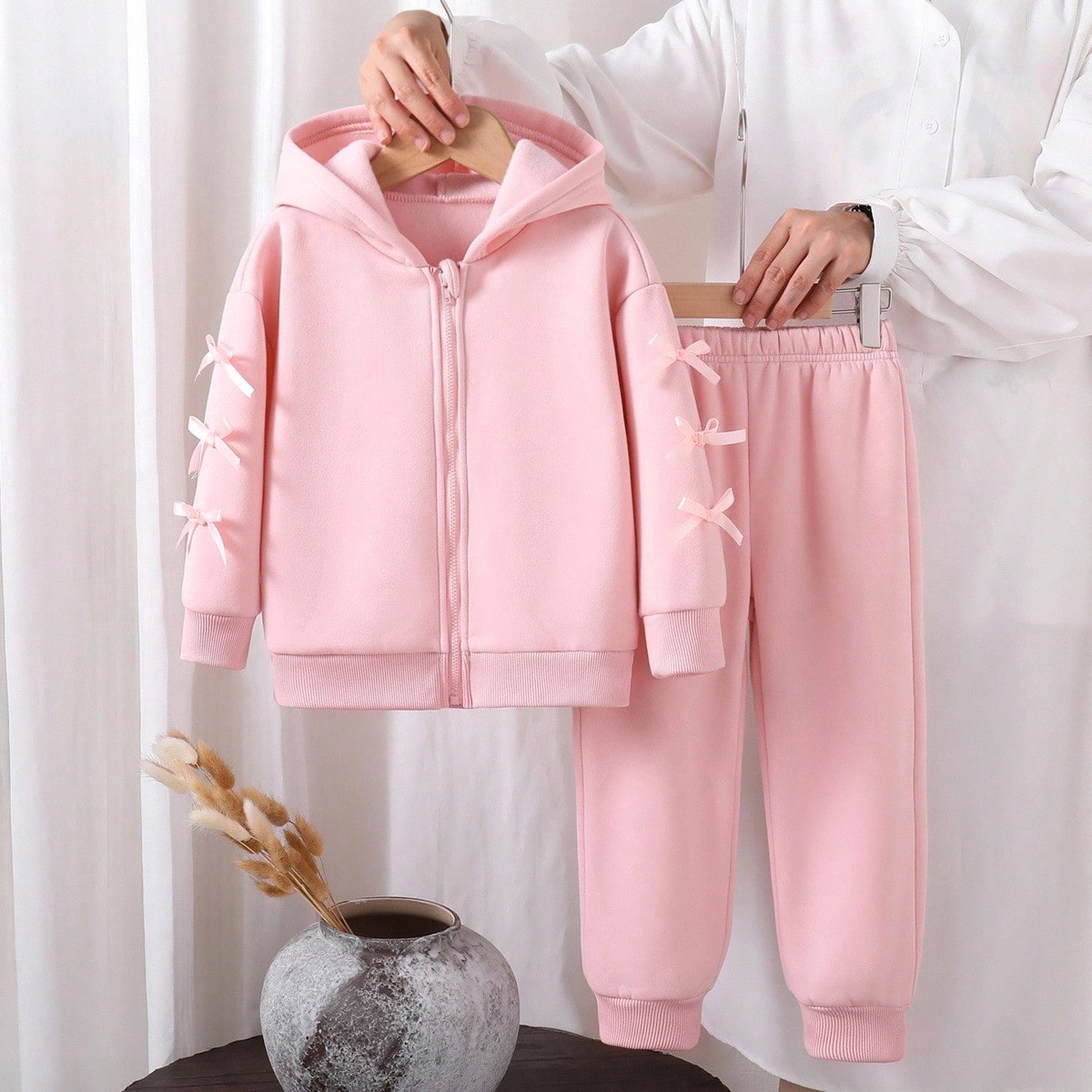 Conjunto de chaqueta con capucha y pantalones con decoración de lazo para niña