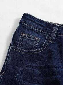SHEIN 青少年男孩时尚休闲 Y2K 复古酷蓝可水洗设计舒适弹力修身牛仔裤柔软日常穿着，适合春夏秋三季锐舞音乐节和海滩街头风，破洞牛仔裤，男童牛仔裤 - 深色水洗藍 - 查看 4