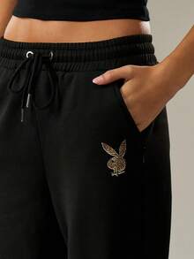 Missguided x Playboy Pantaloni joggers luxoși din catifea, cu logo, talie înaltă, imprimeu cu sclipici și logo, stil casual de iarnă - Gri deschis - Vizualizare 5