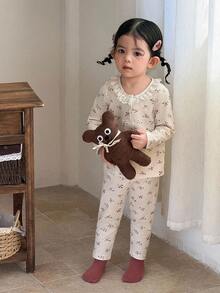 SHEIN Conjunto de 2 piezas de top de manga larga con flores y pantalones para bebé/niño pequeño con cuello con volantes